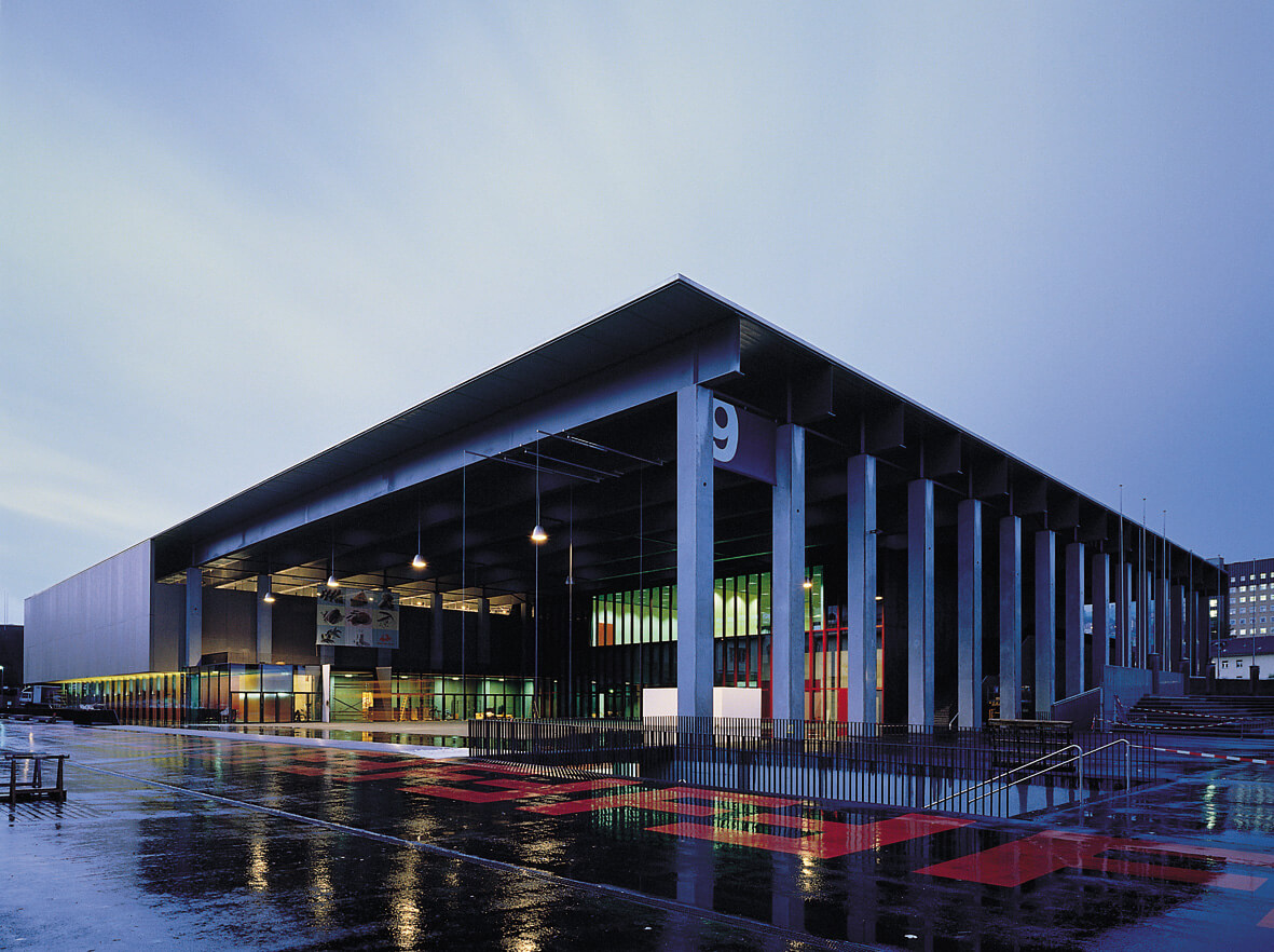 Halle 9 front
